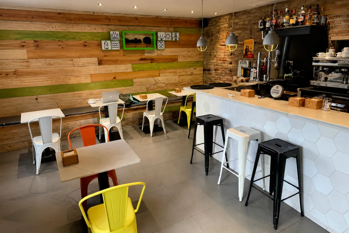 Hola Bar Brunch & Cocktails